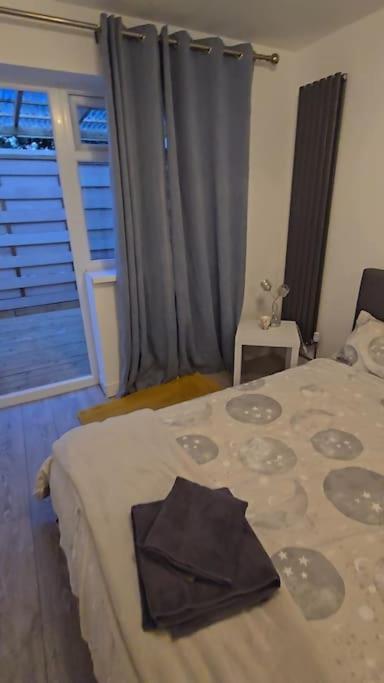 Cozy Flat 1 Bedroom Hucclecote Exterior foto